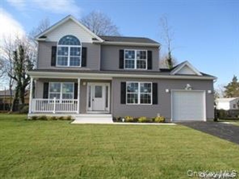 648 Bayview Avenue, Bellport NY 11713