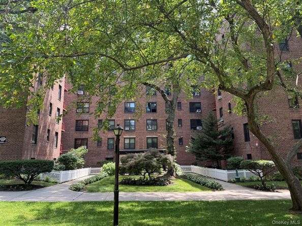 83-20 98 Street 5J, Woodhaven NY 11421