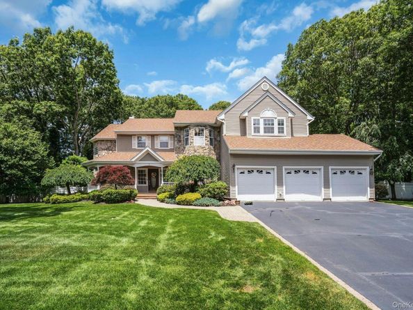 7 Dorm Court, East Setauket NY 11733