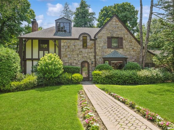 1 Winfield Terrace, Great Neck NY 11023