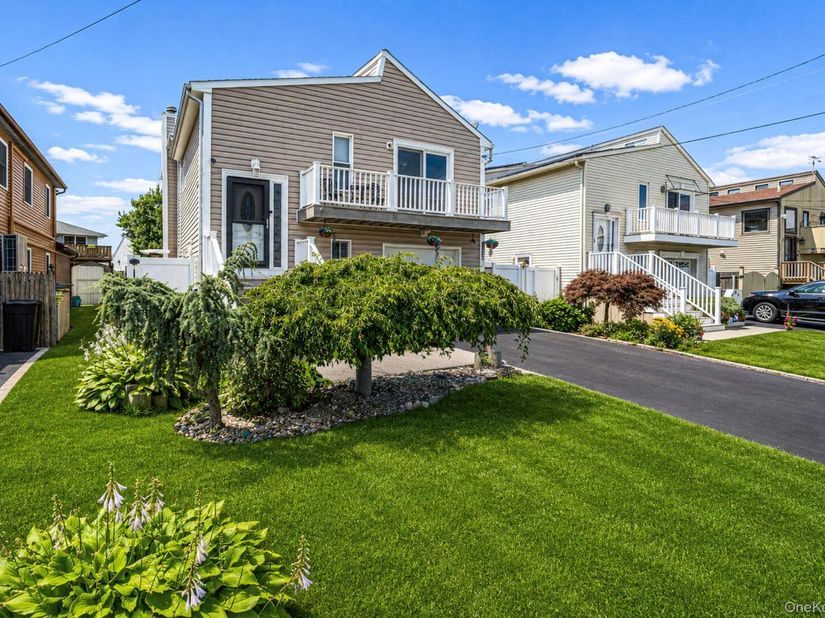 32 Yacht Club Road, Babylon NY 11702