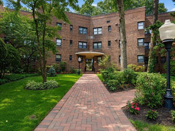 50 Brompton Road 2N, Great Neck NY 11021