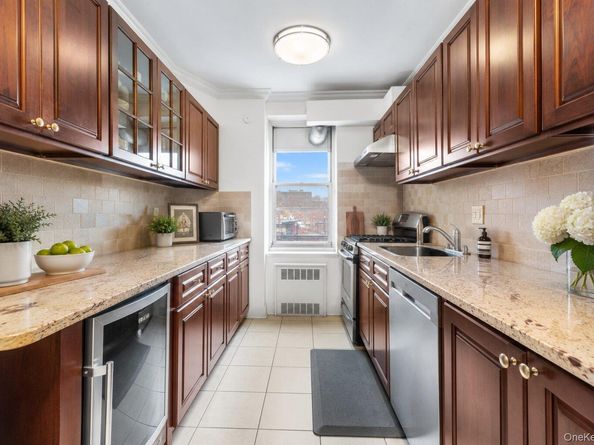 64-11 99th Street 3O4, Rego Park NY 11374