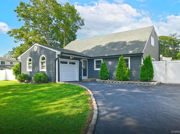 25 Rosanne Court, Nesconset NY 11767