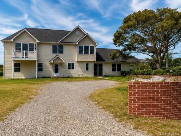 300 S Snedecor Avenue, Bayport NY 11705