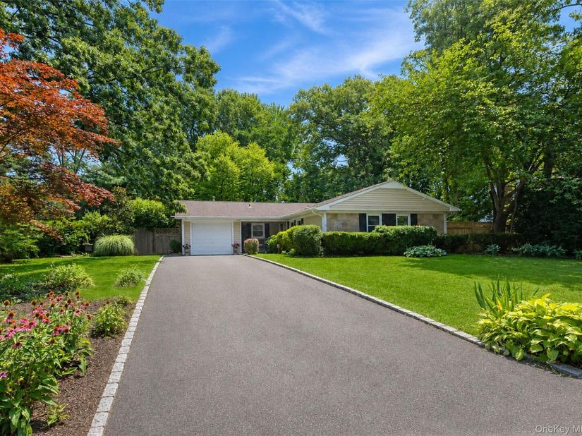19 Pennaquid Road, Coram NY 11727