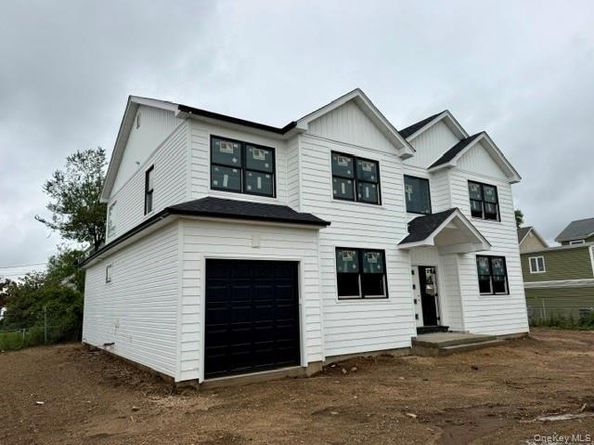 63 Vandewater Street, Farmingdale NY 11735