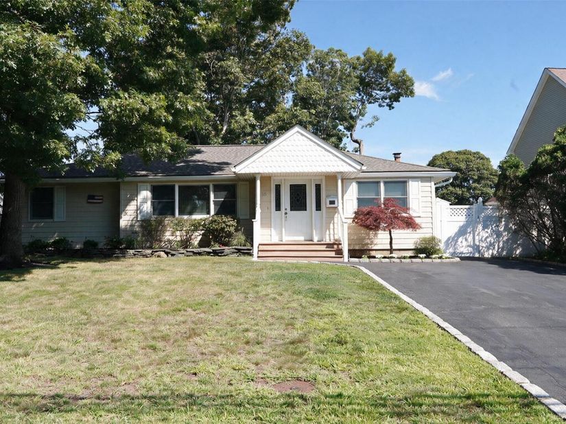 15 Marianna Place, East Islip NY 11730