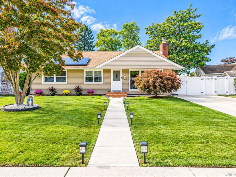 31 Lynwood Drive, Valley Stream NY 11580