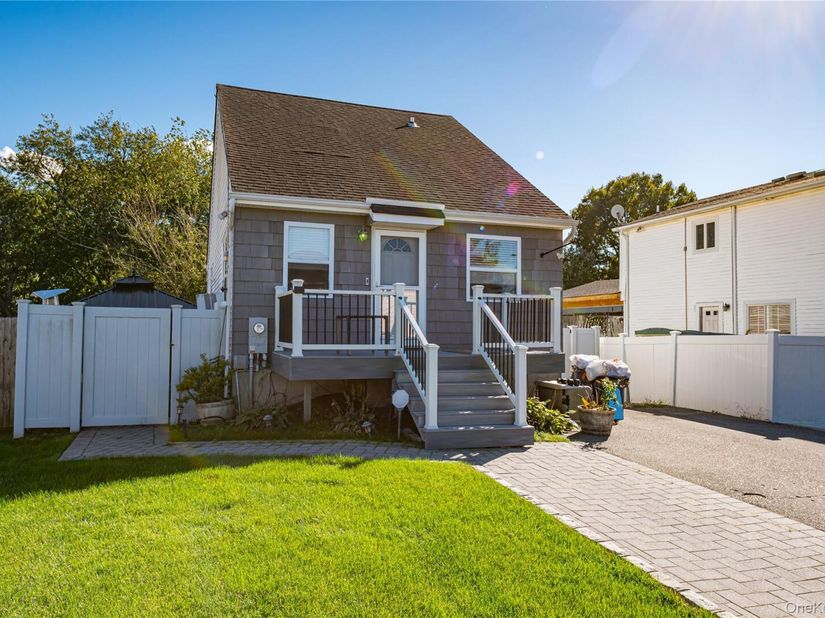 14 Donna Lane, Ronkonkoma NY 11779
