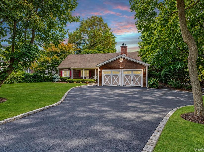 265 Oak Neck Lane, West Islip NY 11795