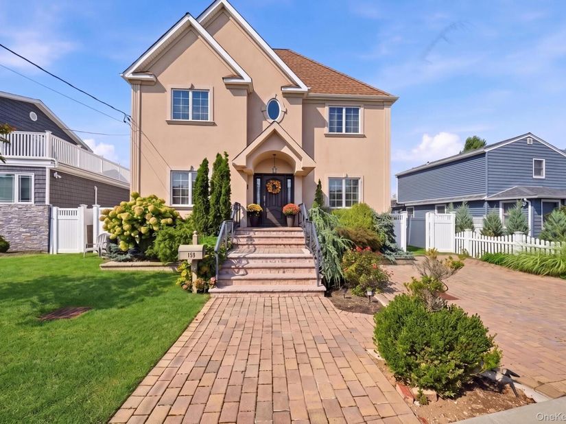 159 Wrights Lane, Oceanside NY 11572