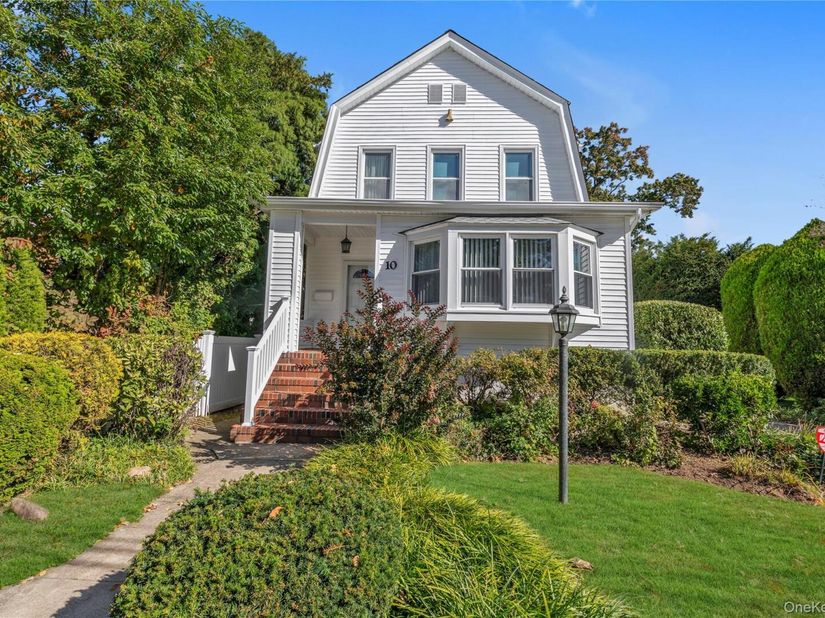 10 Sunset Avenue, Lynbrook NY 11563