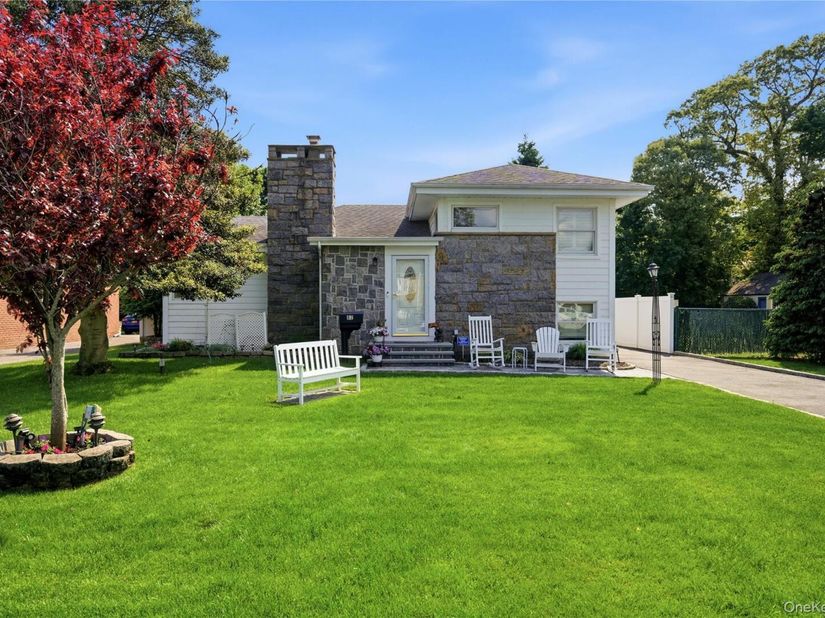 82 Sunset Road, Bay Shore NY 11706