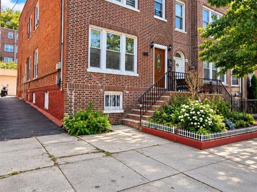 4626 Carpenter Avenue, Bronx NY 10470