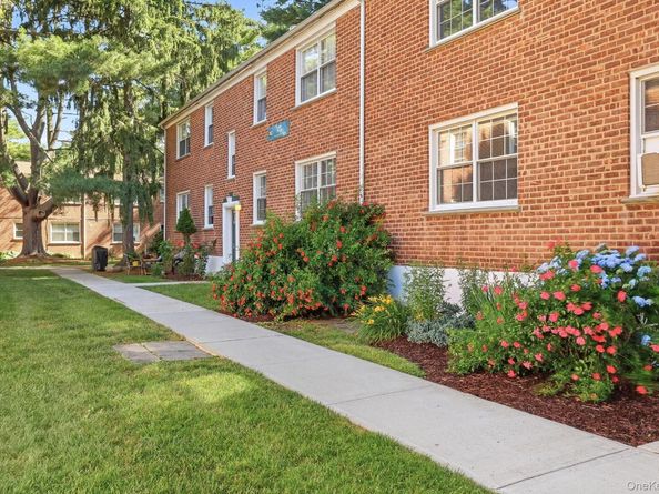 182 Pinewood Road 25, Hartsdale NY 10530