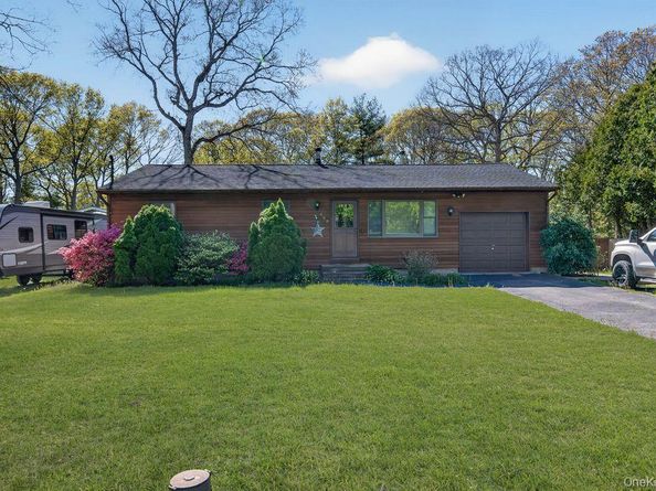 489 Rowlinson Drive, Shirley NY 11967