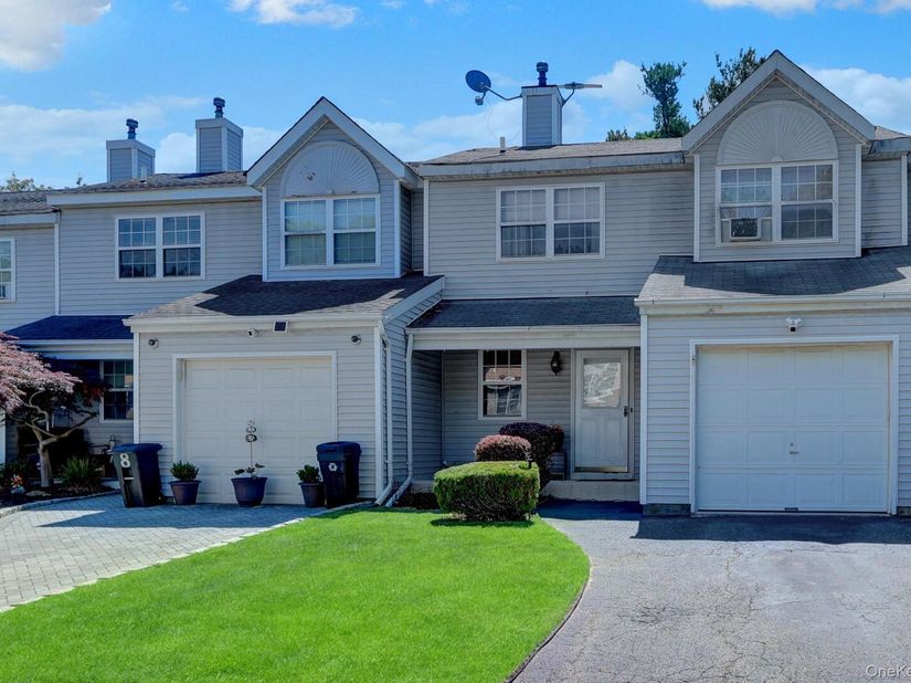 6 Beech Street, Central Islip NY 11722