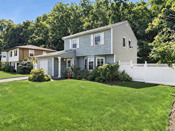 17 Harmony Lane, Glen Cove NY 11542