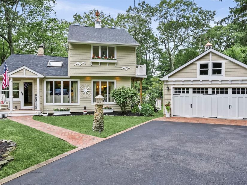 3 Ridge Road, Northport NY 11768