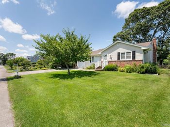 23 Staller Boulevard