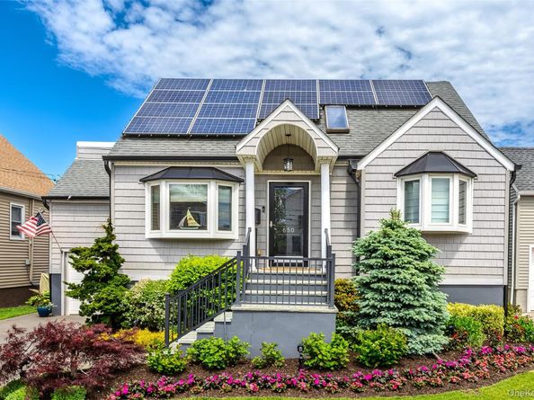 650 S 9th Street, Lindenhurst NY 11757