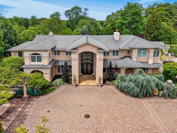5 Glen Hill Court, Dix Hills NY 11746