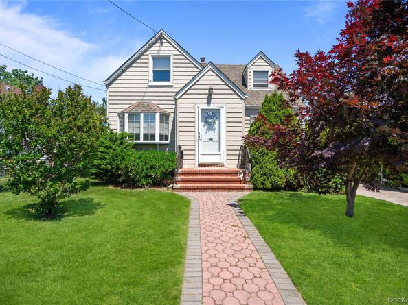 1032 N 6th Street, New Hyde Park NY 11040