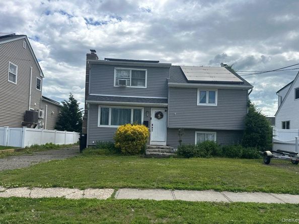 265 East Drive, Copiague NY 11726
