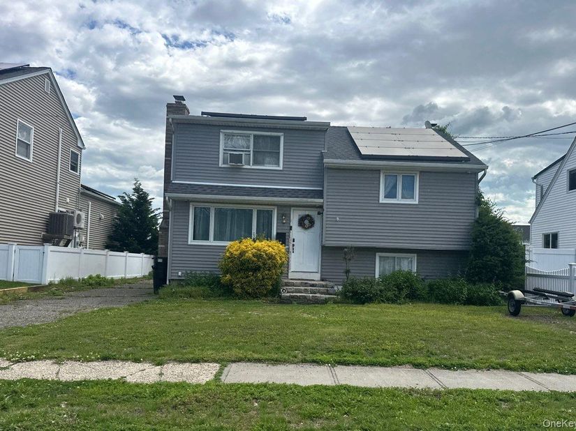 265 East Drive, Copiague NY 11726