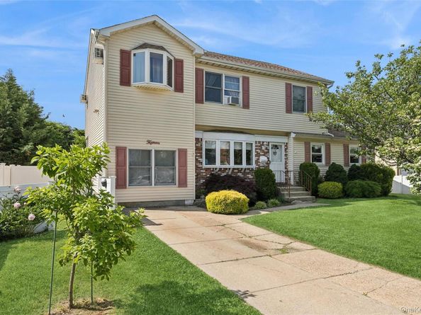 15 Willard Avenue, Farmingdale NY 11735