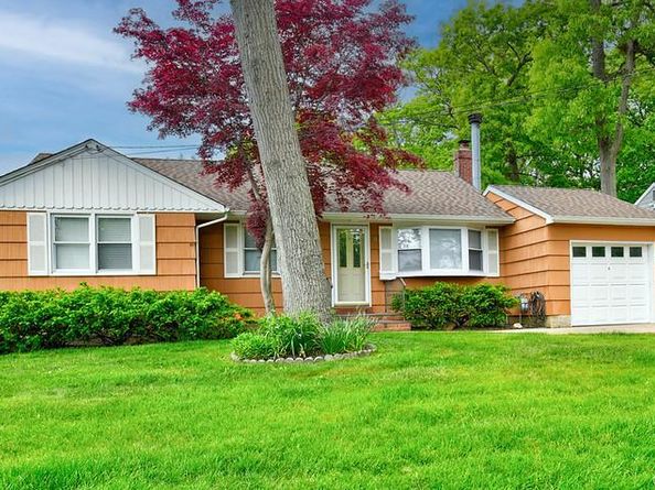 18 Bailey Avenue, Babylon NY 11702