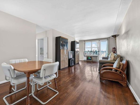 142-05 Roosevelt Avenue 7, Flushing NY 11354