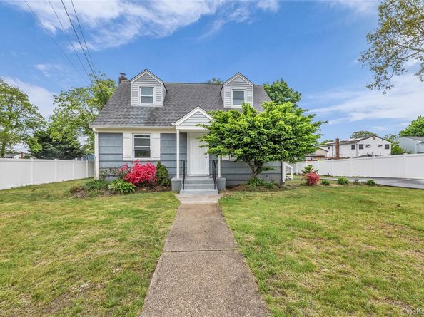466 44th Street, Copiague NY 11726
