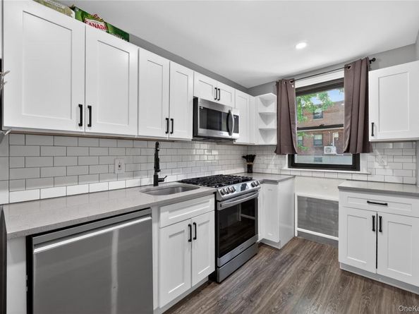 56-21 Douglastion Parkway Upper, Douglaston NY 11362