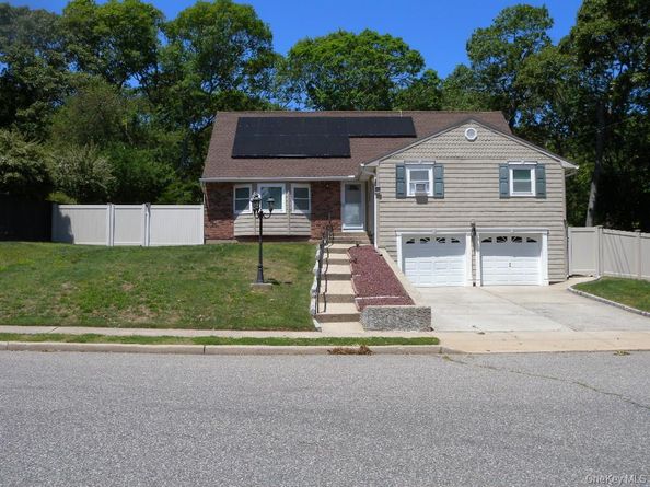 43 Washington Heights Street, Selden NY 11784