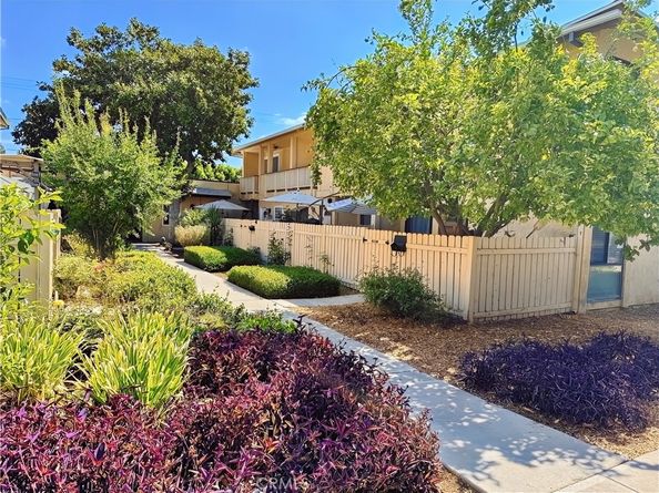 8060 Canby Avenue 2, Reseda CA 91335