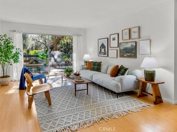 576 N Bellflower Blvd