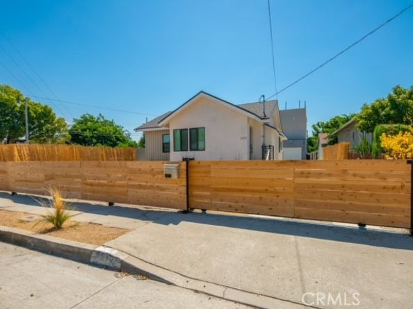 2672 Newell, Los Angeles CA 90039