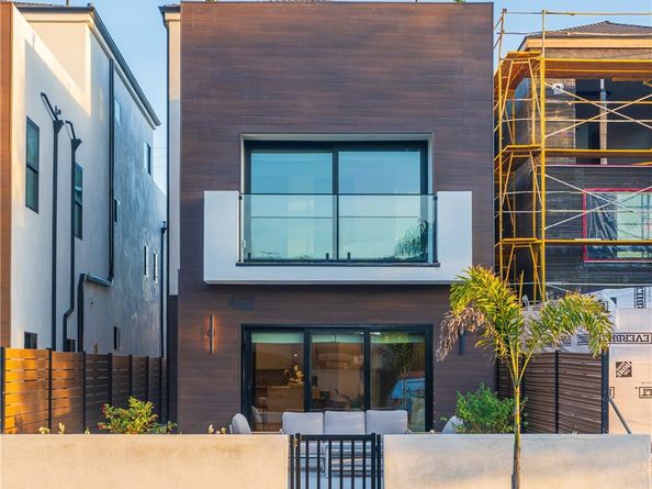 422 20th Street, Huntington Beach CA 92648