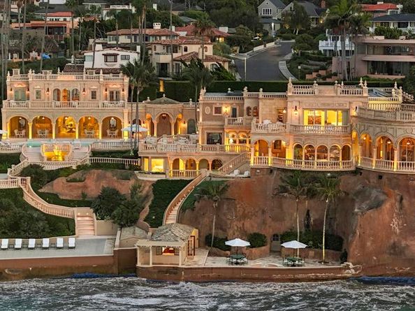 1900 Spindrift Dr, La Jolla CA 92037