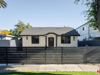 2706 S Cochran Avenue