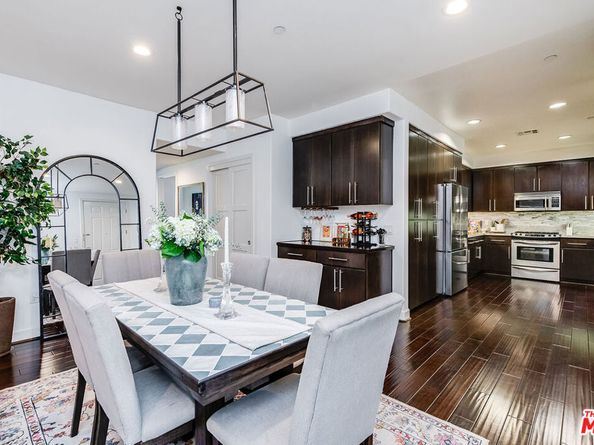 10878 Bloomfield Street 211, Toluca Lake CA 91602