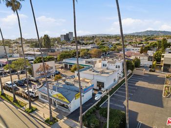 2709 Santa Monica Boulevard