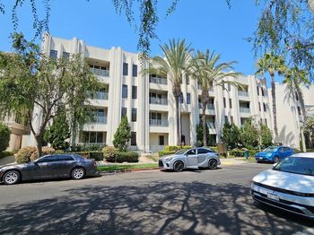 5625 Crescent Parkway