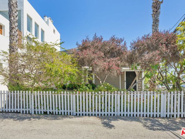 137 Strand Street, Santa Monica CA 90405