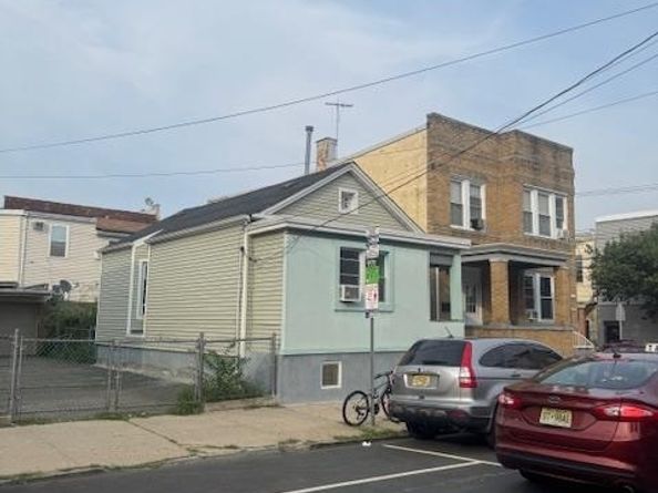 542 61st St, West New York NJ 07093