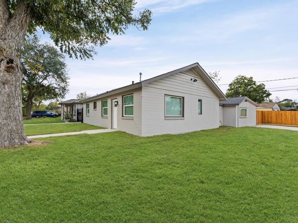 2202 Des Jardines Street, Houston TX 77023