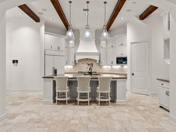 10 Maroon Creek Court