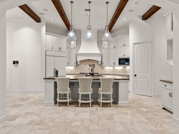 10 Maroon Creek Court, The Woodlands TX 77389